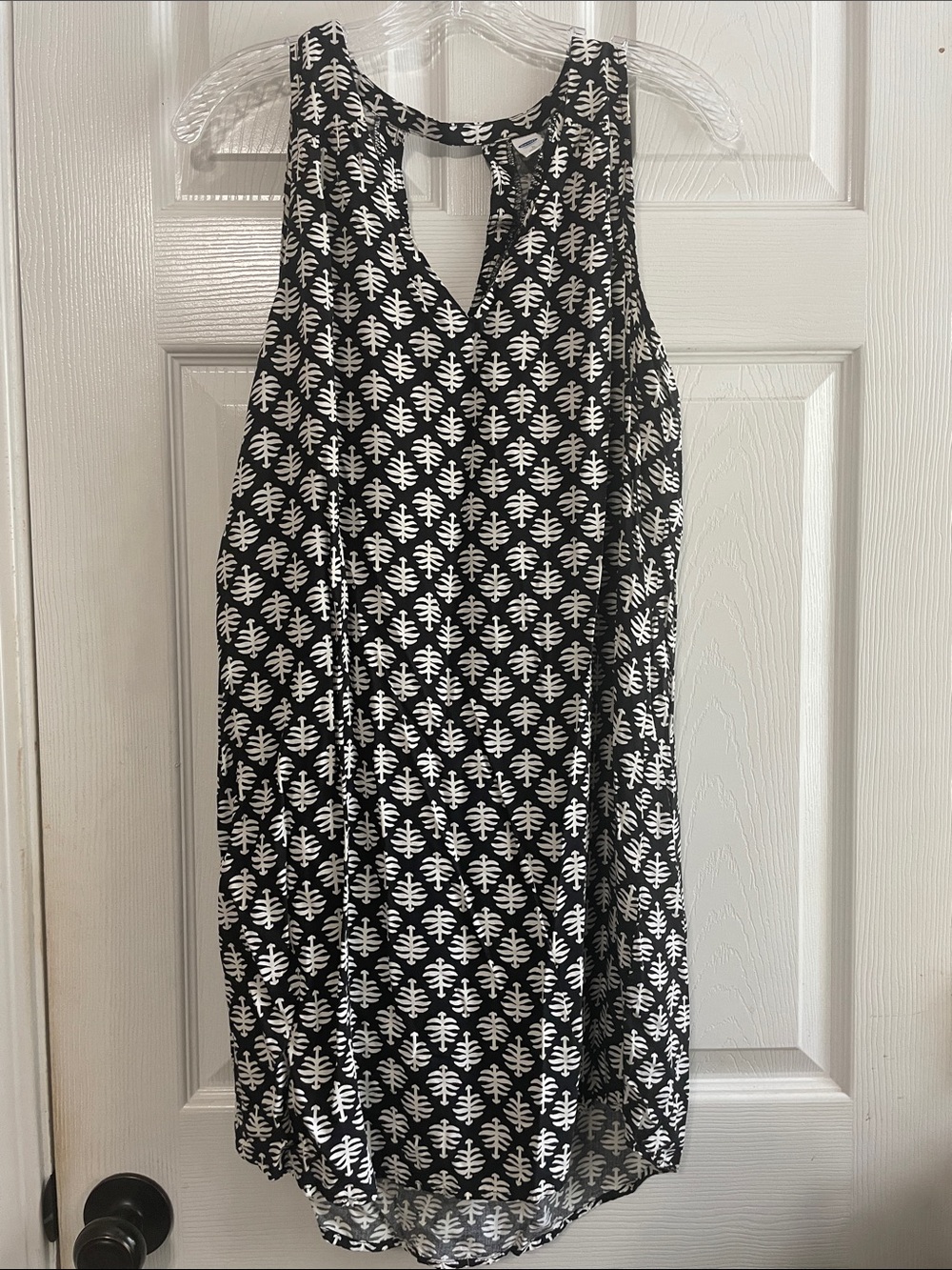 Old Navy Size Large Black White Patterned Sleeveless V Neck Mini Dress